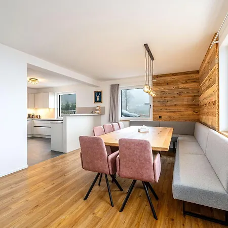 Stoderlodge - Alpine Garden - By Mynests Grobming