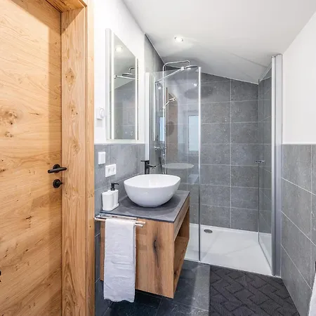 Stoderlodge - Alpine Garden - By Mynests